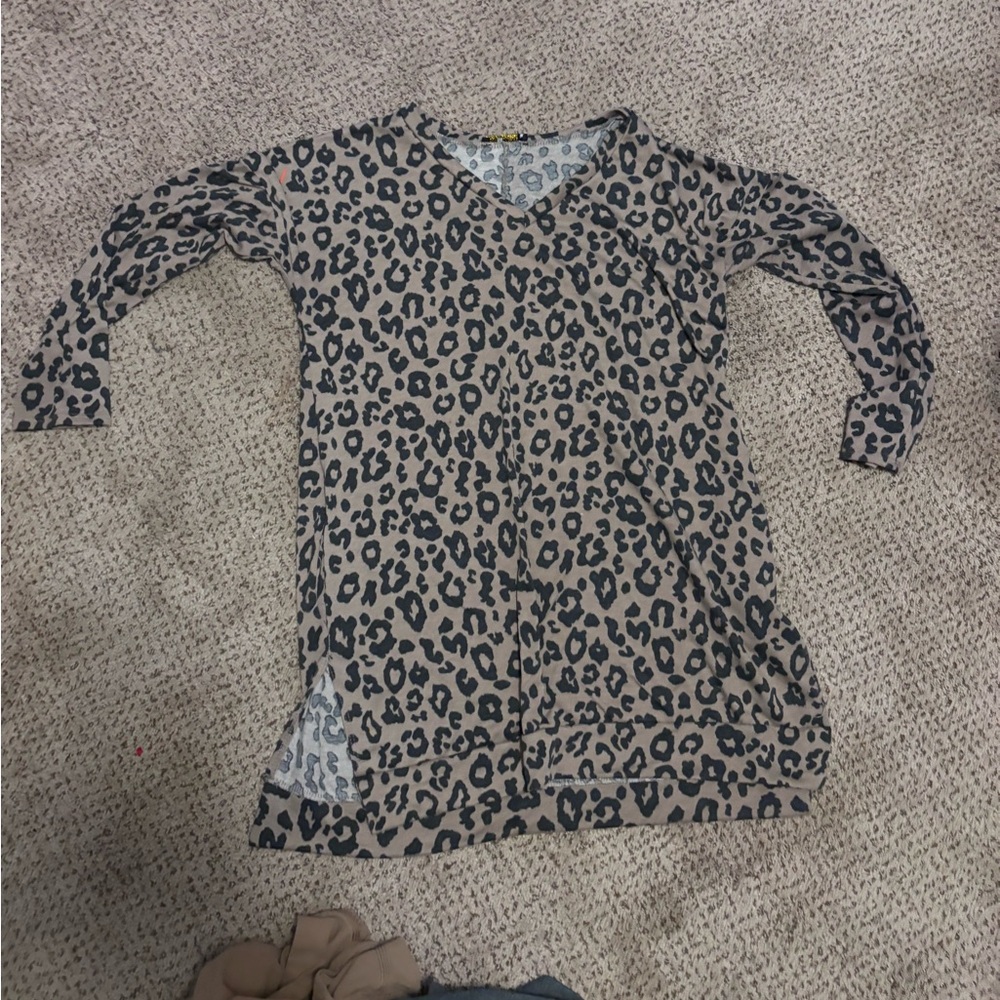 Leopard long sleeve shirt size medium